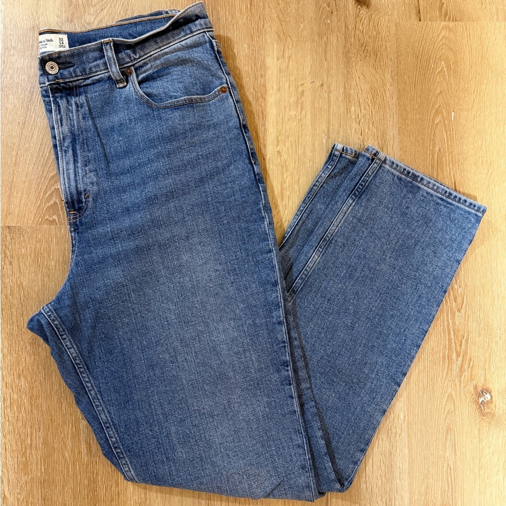 Abercrombie & Fitch Women's Straight Leg Jeans in Medium Blue